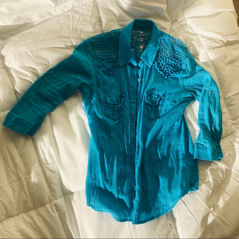 Belk Teal Linen Cut-Out Button Down (Red Camel)